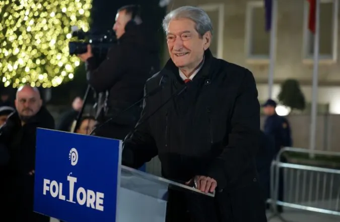 Partia Demokratike proteston sot përpara Kryeministrisë