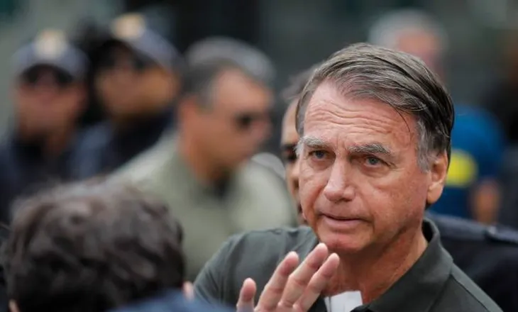 Pas mbylljes në qeli, ish-presidenti Bolsonaro përfundon në spital, i nënshtrohet një operacioni