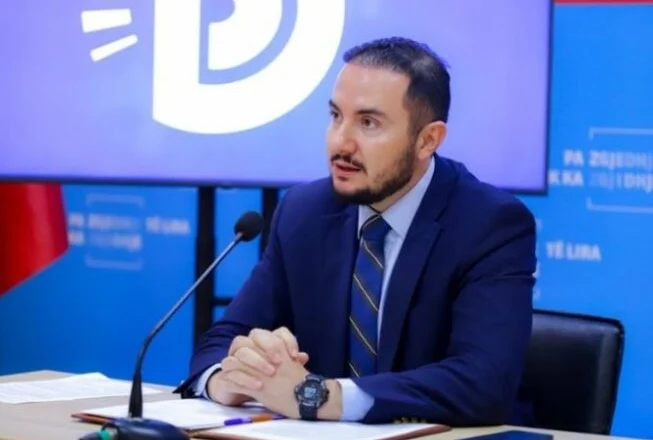 Pas takimit me më të votuarit e PD-së, Salianji nis nga Durrësi takimet me qytetarët