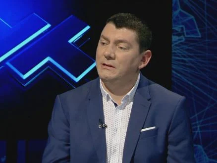 ‘PD 35 vjet me të njëjtin kryetar’, gazetari: Duam BE-në, por dorëheqjet nuk funksionojnë