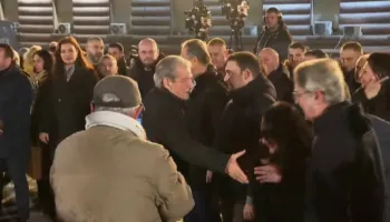 PD-ja vetëm 40 minuta protestë, qetësi dhe pak pjesëmarrës përpara Kryeministrisë