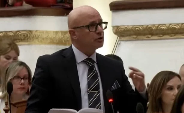 ‘PD nuk ka firmosur asnjë kandidaturë për Avokatin e Popullit’, Strazimiri: PS po e kthen këtë proces në një farsë