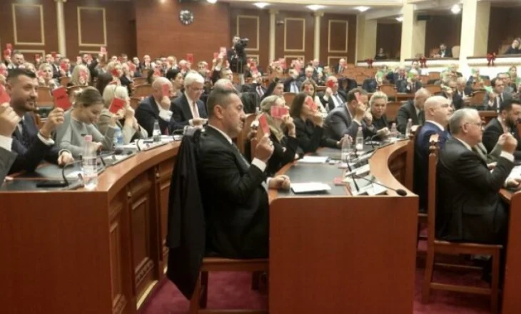 PD tërhoqi firmat për kandidatët, mazhoranca rrëzon opozitën për Avokatin e Popullit