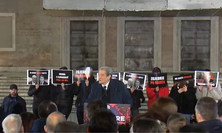 PD vijon foltoren në bulevard, opozita kërkon dorëheqjen e Ramës dhe Ballukut 