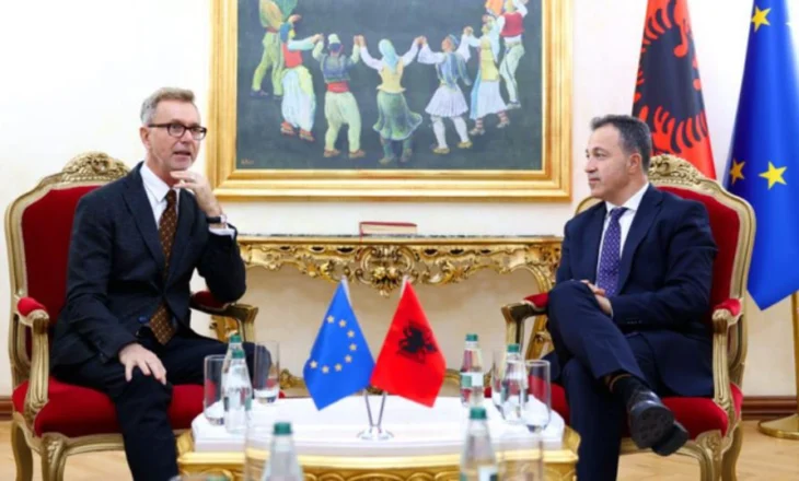 Peleshi pret Ambasadorin e BE-së/ Takim për fuqizimin e Kuvendit