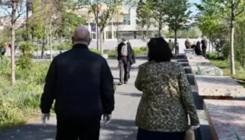 Pensionistët përballë një fundviti të varfër: Qyteti plot drita, por xhepat janë bosh…