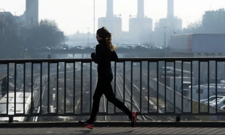 Përfitimet shëndetësore nga stërvitjet në natyrë, ‘zvogëlohen’ nga ndotja e ajrit