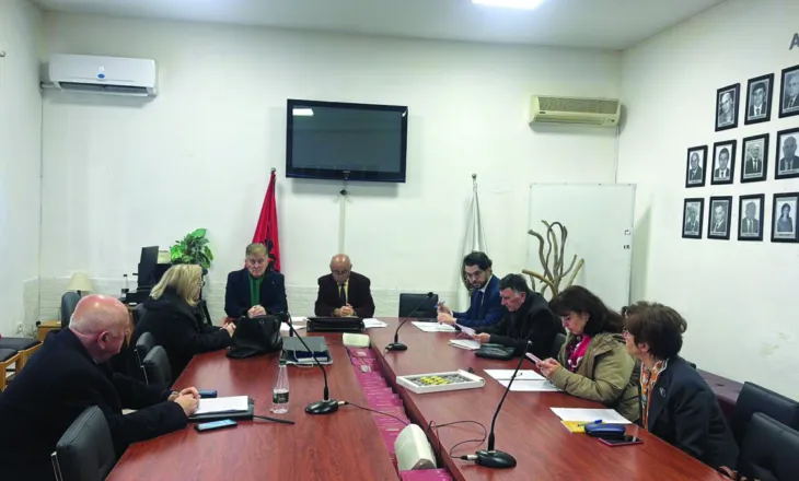 Përfundon projekti për “Fjalorin e Madh të Gjuhës Shqipe”, redaksia miraton veprën, në sistemin online do të hidhet…