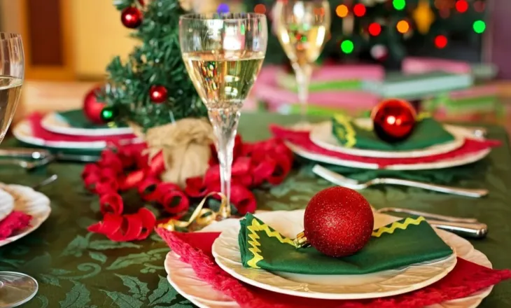 Përgatitjet për tryezën e Krishtlindjeve, kujt duhet t’i kushtoni vëmendje në blerjen dhe ruajtjen e sigurt të ushqimit