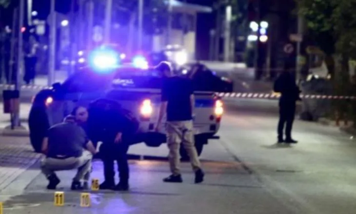 Përleshje në mes të rrugës/ Raportohen dy të plagosur mes tyre njëri shqiptar, gjendja e tij paraqitet…