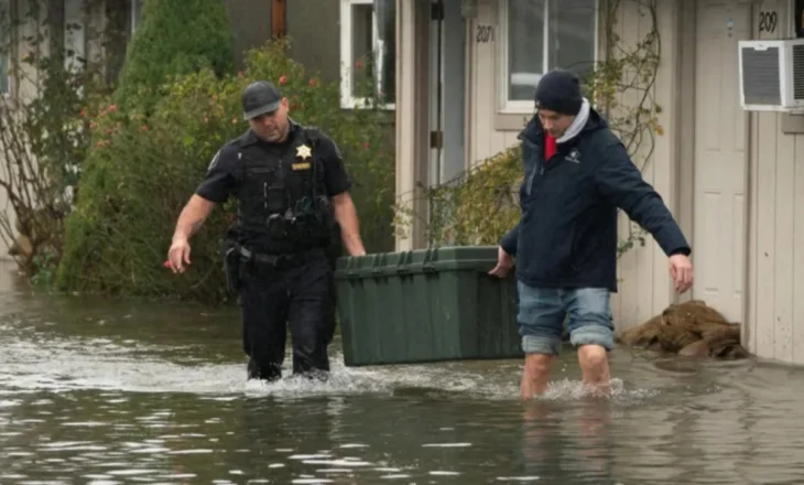 Përmbytje nga reshjet ekstreme në veriperëndim të SHBA, mijëra banorë evakuohen