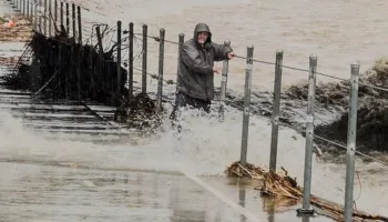 Përmbytjeve shkatërruese në Los Angeles, shpallet gjendja e emergjencës