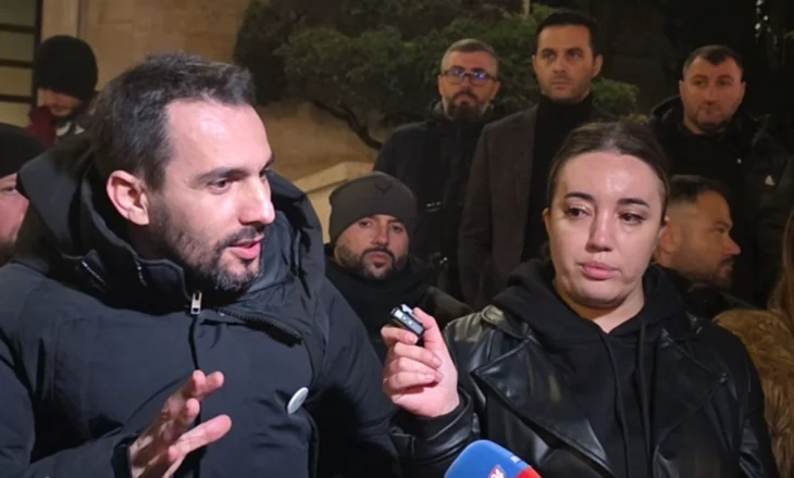 Përplasje në protestën para Kryeministrisë mes Adriatik Lapajt dhe policisë