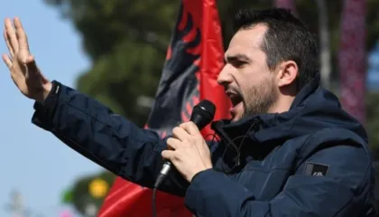 Përplasjet me policinë në protestën e djeshme, Lapaj: Kemi pasur leje, shteti sillet si organizatë bandite