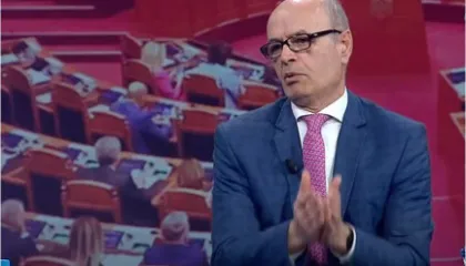 Përplasjet në Kuvend, Petro Koçi: Opozita po e ndihmon qeverinë me këto shfaqje