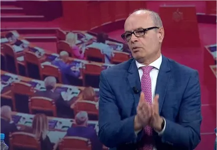 Përplasjet në Kuvend, Petro Koçi: Opozita po e ndihmon qeverinë me këto shfaqje