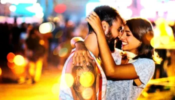 Përse duhet të puthni dikë mesnatën e Vitit të Ri?