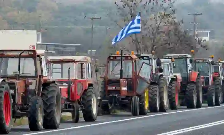 Përshkallëzohet protesta e fermerëve në Greqi, pritet bllokim gjatë festave. Thirrjet e Mitsotakis bien në ‘vesh të shurdhët’