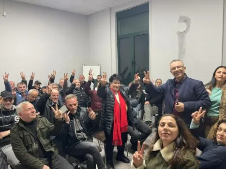 “Pjesëmarrja në protestë, domosdoshmëri”/ Deputeti i PD thirrje qytetarëve: Koha nuk pret, Shqipëria na thërret