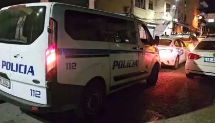 Plagoset me thikë një 45-vjeçar në Durrës, dërgohet me urgjencë në spital, në Kukës kërcet arma, shpallen në kërkim…