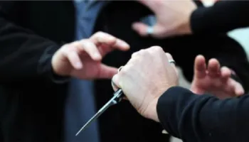 Plagoset me thikë një person në Kamëz, dërgohet me urgjencë te Trauma/ Identifikohet autori (EMRI)