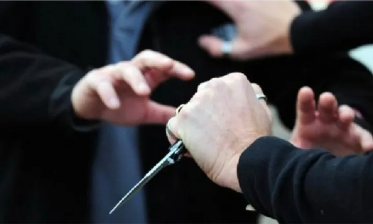 Plagoset me thikë një person në Kamëz, dërgohet me urgjencë te Trauma/ Identifikohet autori (EMRI)