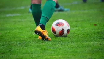 Po luante me shokët, futbollisti 15 vjeçar ndërron jetën pas arrestit kardiak