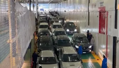 Po vijnë emigrantët, fluks i lartë pasagjerësh në Portin e Vlorës