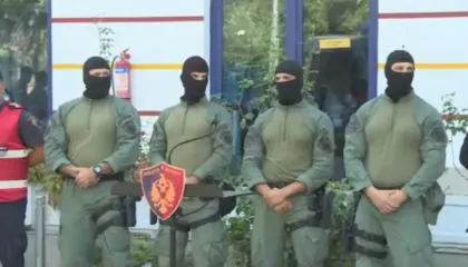 Policët ngelin pa shpërblim?! Bonuset e fundvitit i vendosin shefat, përfitojnë të preferuarit