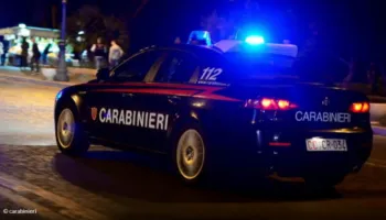 Policia italiane plagos me armë të riun shqiptar, tentoi të ikë pasi përplasi edhe makinën e një karabinieri