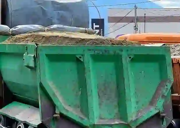 Policia ndalon shoferin nga Gjirokastra, transportone zhavorr edhe pse firma ishte bllokuar nga IKMT