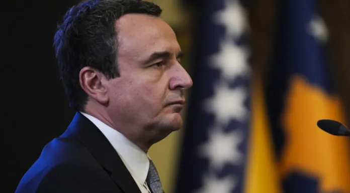 Politico, ‘shuplakë’ Albin Kurtit: Është një populist që e ka izoluar Kosovën!