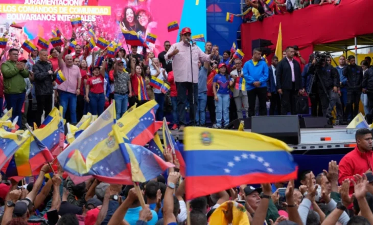 “Populli është me ty”/ Tubim kundër agresionit amerikan në Karakas, Maduro: Duam paqe me sovranitet kombëtar, jo paqe skllevërish