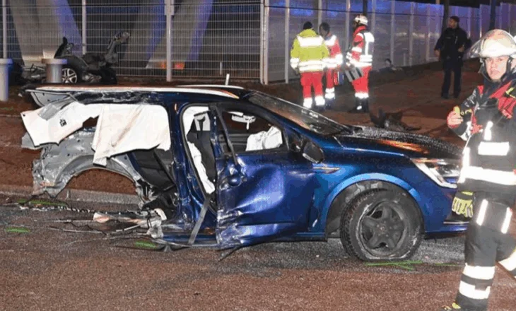 Porsche ndan në mes Renault-in në aksidentin dramatik, dy të vdekur