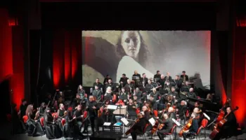 Premiera e Orkestrës Simfonike të Korçës, nën drejtimin e dirigjentit Petrika Afezolli