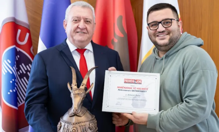 Presidenti Duka nderohet me mirënjohjen “Përkrenarja e Skënderbeut” nga agjencia e lajmeve “Presheva Jonë”