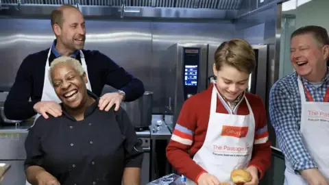 Princi William dhe George gatuajnë për të pastrehët