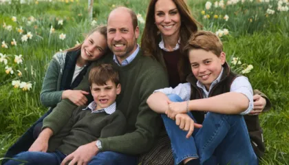 Princi William dhe Kate Middleton postojnë kartolinën e tyre të Krishtlindjes