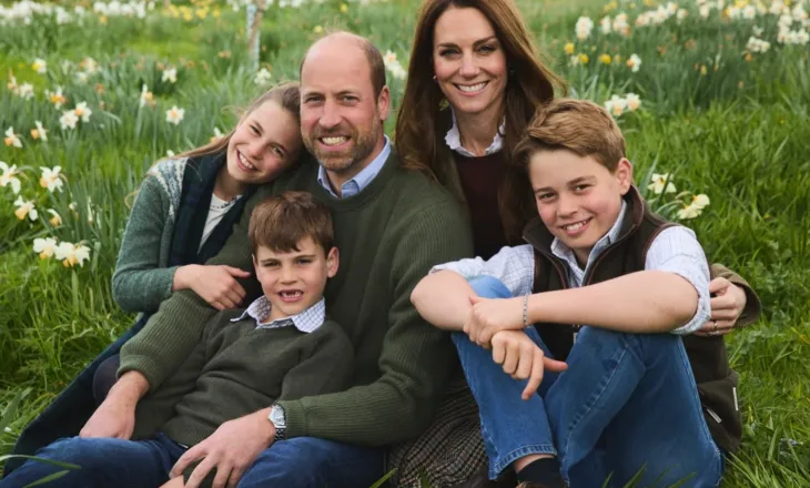 Princi William dhe Kate Middleton postojnë kartolinën e tyre të Krishtlindjes