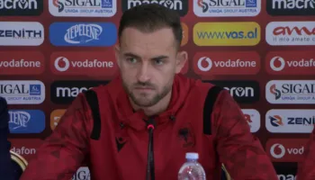 “Pritet vetëm zyrtarizimi”! Gazetari jep lajmin e bujshëm: Sokol Cikalleshi do të vijë te Flamurtari, arrihet marrëveshja