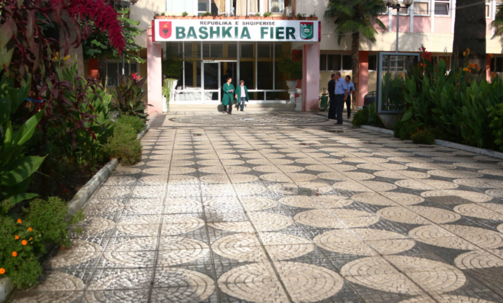 Prokuroria e Fierit mbyll hetimet dhe çon në gjyq tre drejtorët e bashkisë