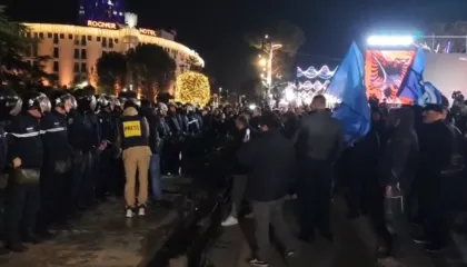 Protesta e opozitës, 10 të shoqëruar në komisariat