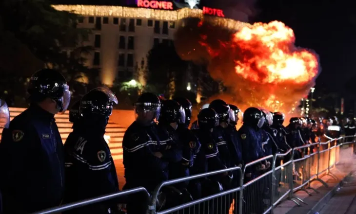Protesta e opozitës, shoqërohen në komisariat disa persona