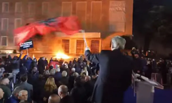 Protesta e PD para Kryeministrisë/Analisti: Aktivitet partiak, jo revoltë qytetare! Nuk prodhoi asgjë