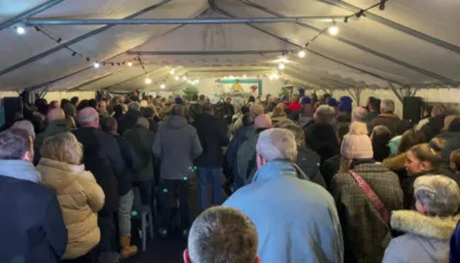 Protestë dhe festë, fermerët francezë ndjekin meshën e Krishtlindjes të ngujuar në rrugë