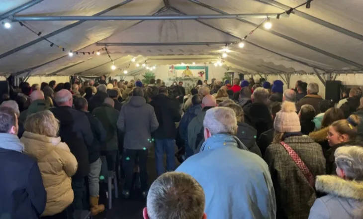 Protestë dhe festë, fermerët francezë ndjekin meshën e Krishtlindjes të ngujuar në rrugë