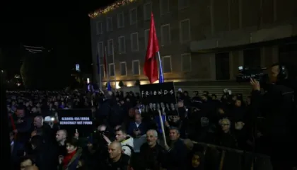 Protestuesit kërkojnë dorëheqjen e Edi Ramës/ Meta: Numërimi mbrapsht ka filluar