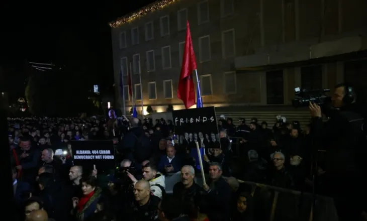 Protestuesit kërkojnë dorëheqjen e Edi Ramës/ Meta: Numërimi mbrapsht ka filluar