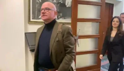 PS kërkon përjashtimin e 29 deputetëve të PD pas tensioneve në Kuvend, demokratët marrin pjesë në mbledhjen e Sekretariatit të Etikës