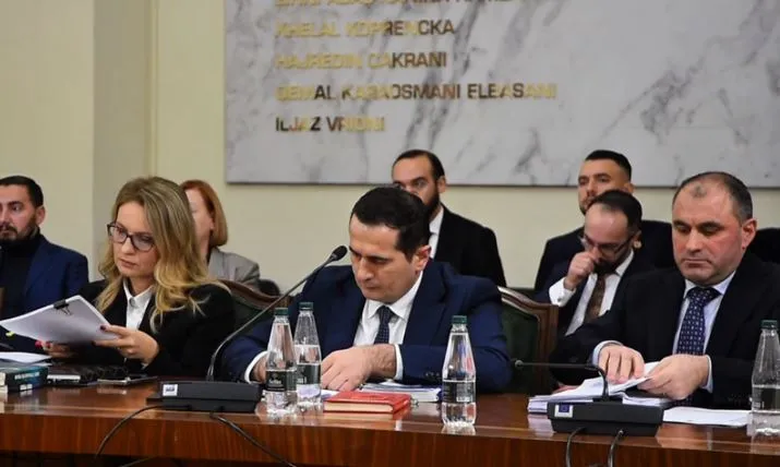 PS zvarrit pa afat vendimmarrjen për imunitetin e Ballukut, çfarë do të ndodhë me dosjen mijëra faqe në USB?